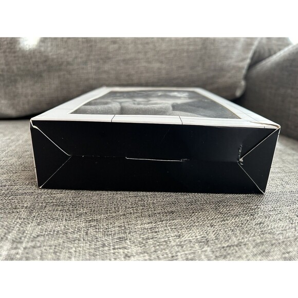 Nike 3 Piece Set Baby Bodysuit Hat and Booties 0 to 6 Months New - Picture 4 of 9